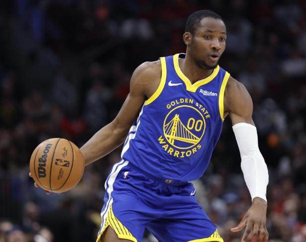 开云官网-连续7场比赛轰下20+ 库明加能否成为勇士救心丸？